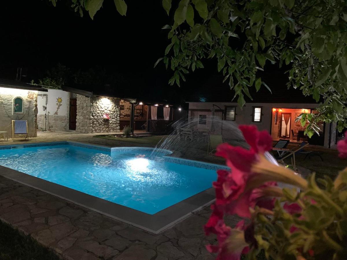 Silent Village Villa With Swimming Pool Мостар Екстер'єр фото